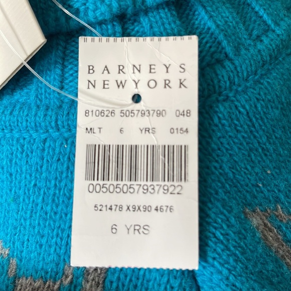 I’m selling this gucci poncho because, my daughter doesn’t like turtle necks. - Picture 5 of 5